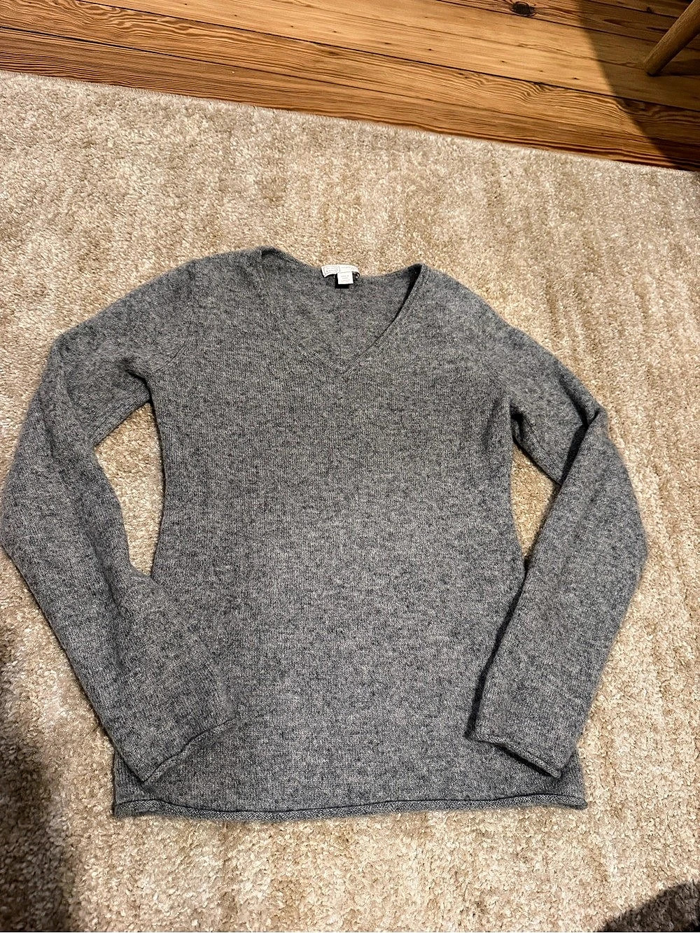 Neiman Marcus Cashmere V-Neck Gray Size XS